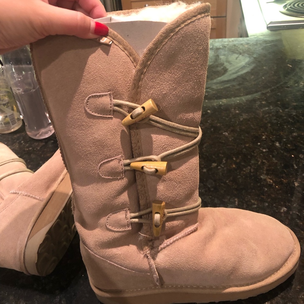 Emu Australian sheepskin boots, size 6